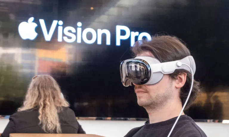 Apple Vision Pro'ya Apple Intelligence Nisan'da Geliyor